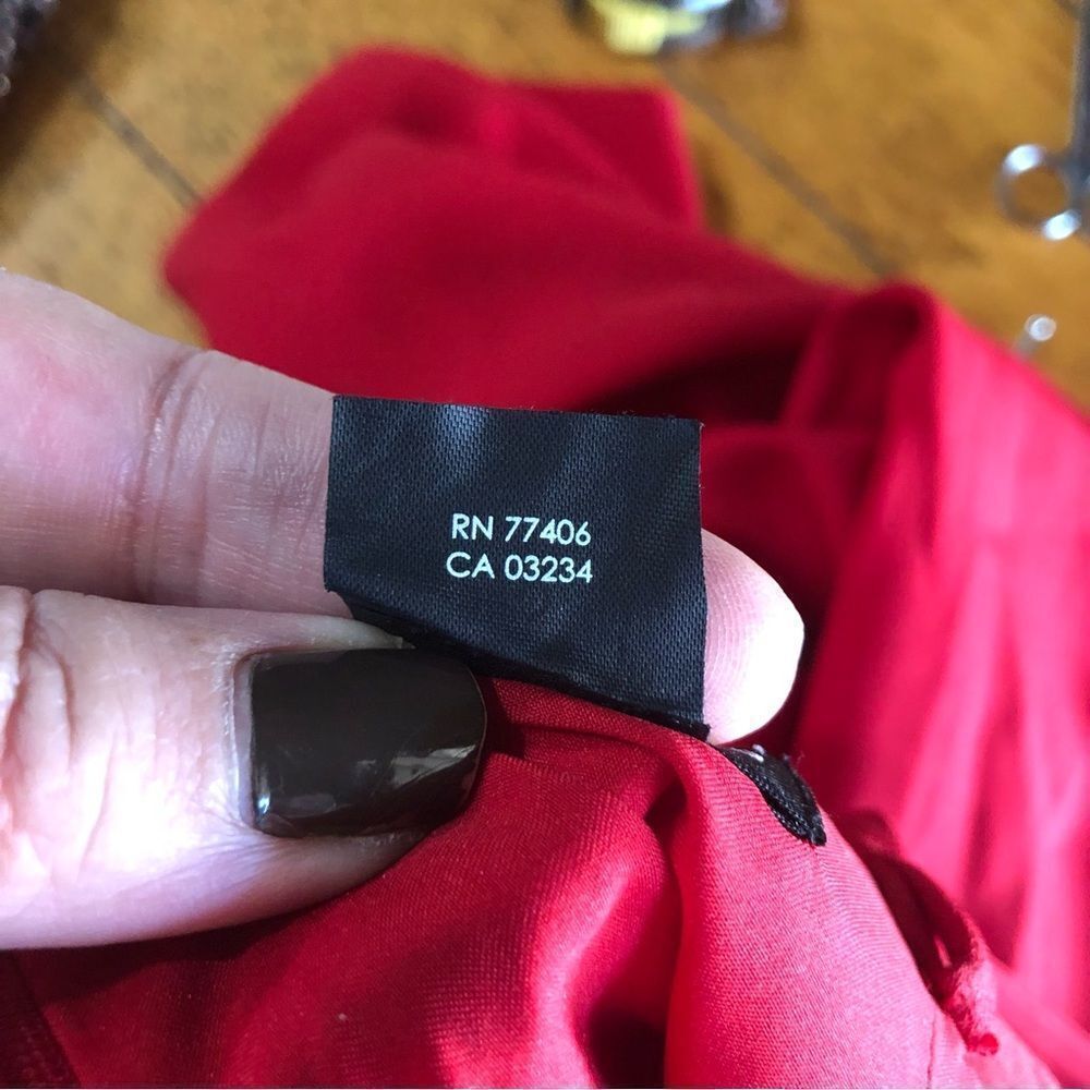 Club Monaco Pop of Red Cold Shoulder Crepe Mini Dress Size 6 - Picture 12 of 14